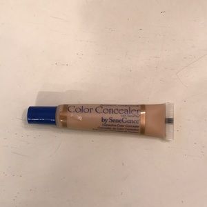 Senegence concealer in Light